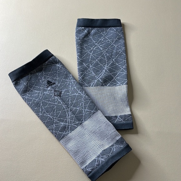 NWT ADIDAS Yoga/Pilates Workout Legging w/ ankle footies Sz Medium - Picture 3 of 7